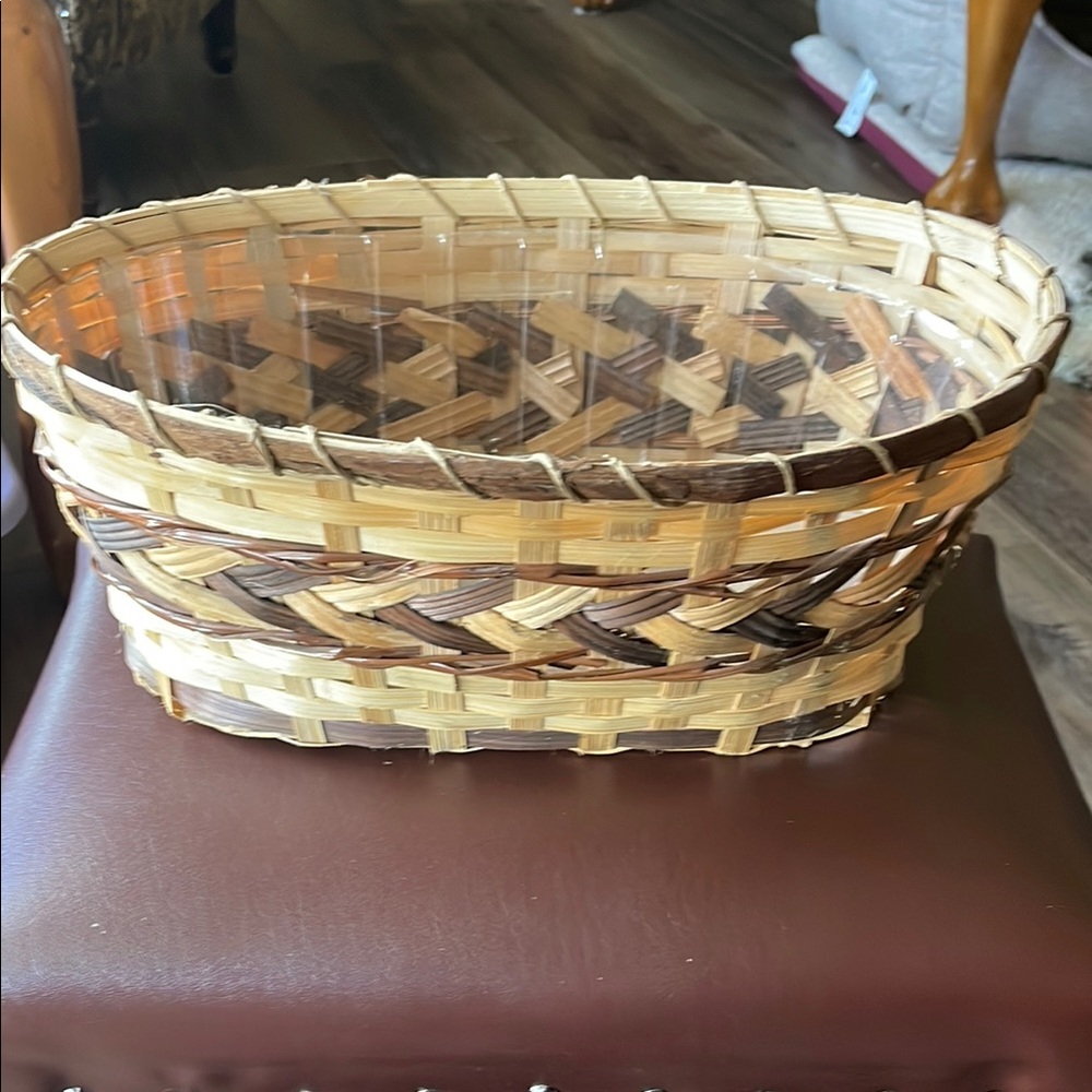VTG Woven Basket with Clear Liner